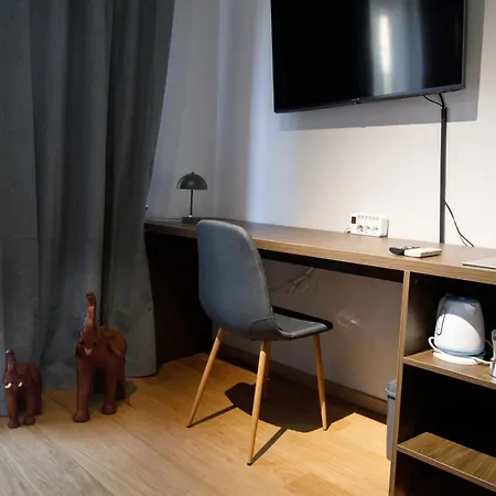 ベッド・アンド・ブレックファスト Sa 24